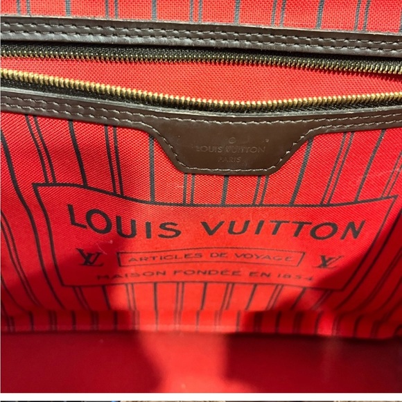 Authentic lv tote bag in very good condition. - Picture 6 of 9